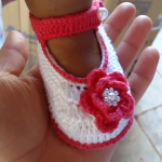 Crochet Lovely Baby Shoes With Flower