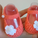 Crochet Baby Shoes With Tiny Flower