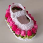 Crochet Baby Shoes With Flowers