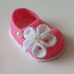 Crochet Baby Shoes With Cute Flower