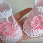 Crochet Baby Shoes With Flower From 0 To 3 Months