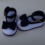 Crochet Lovely Shoes With Tiny Bow
