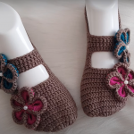 Crochet Slippers With Flowers