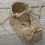 Crochet Lovely Shoes For A Baby Girl