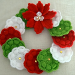 Crochet Christmas Wreath With Flowers